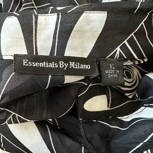 🛍️black/white slightly sheer button down shirt with adjust waist string back. - Picture 9 of 9